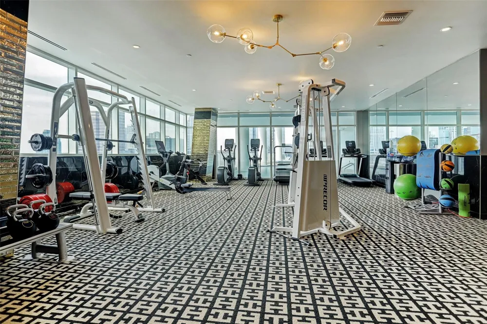 4521 San Felipe Street #2102 Houston, TX 77027
