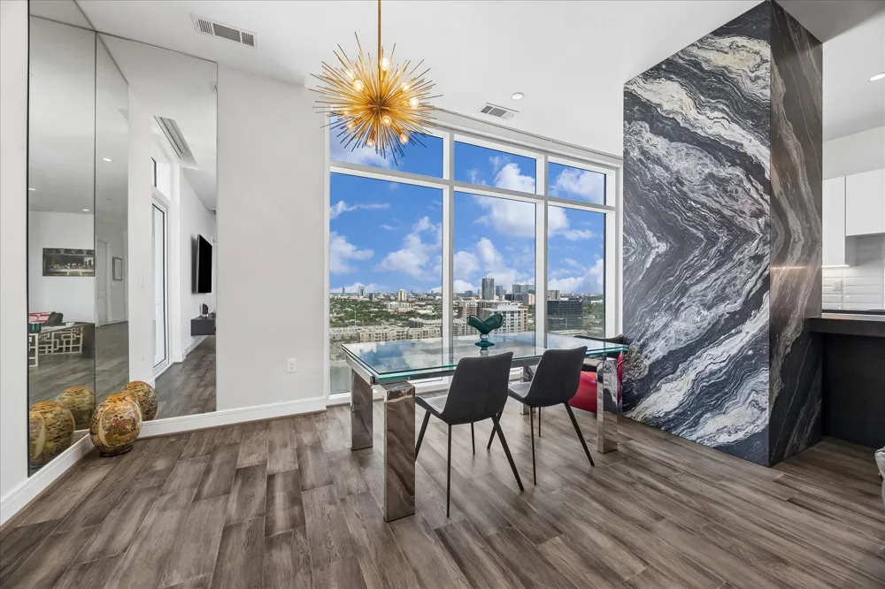 4521 San Felipe Street #2102 Houston, TX 77027