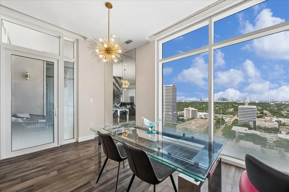 4521 San Felipe Street #2102 Houston, TX 77027