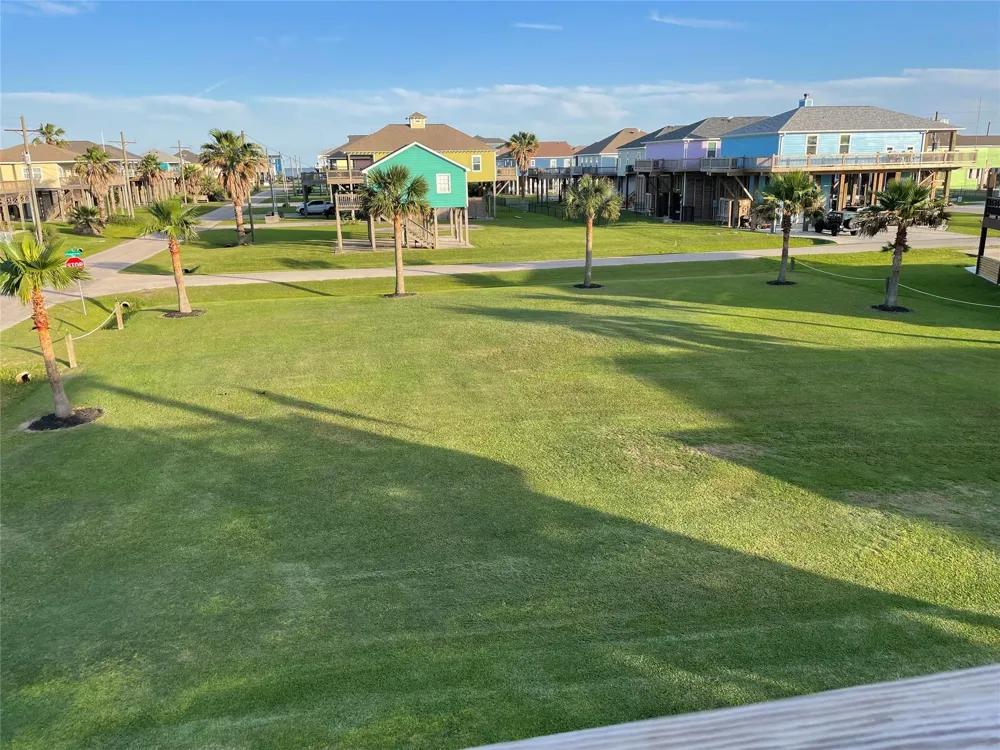 943 Gulfview Road Crystal Beach, TX 77650