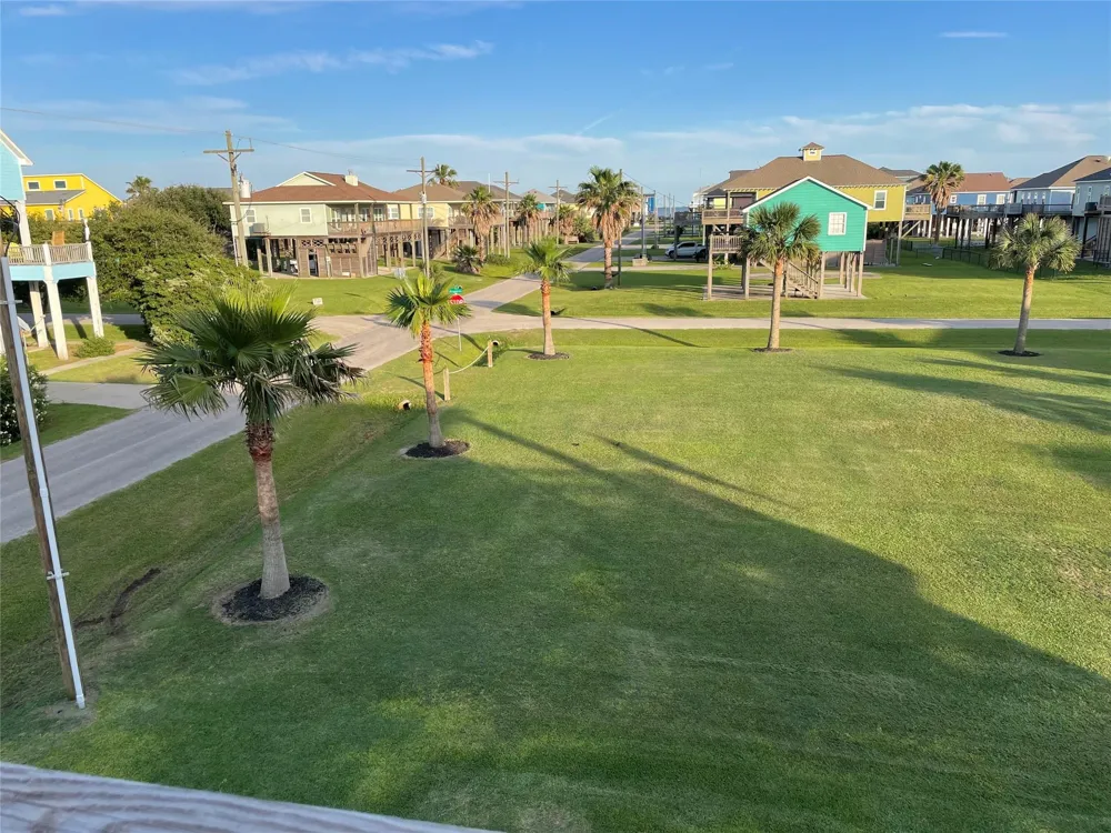 943 Gulfview Road Crystal Beach, TX 77650