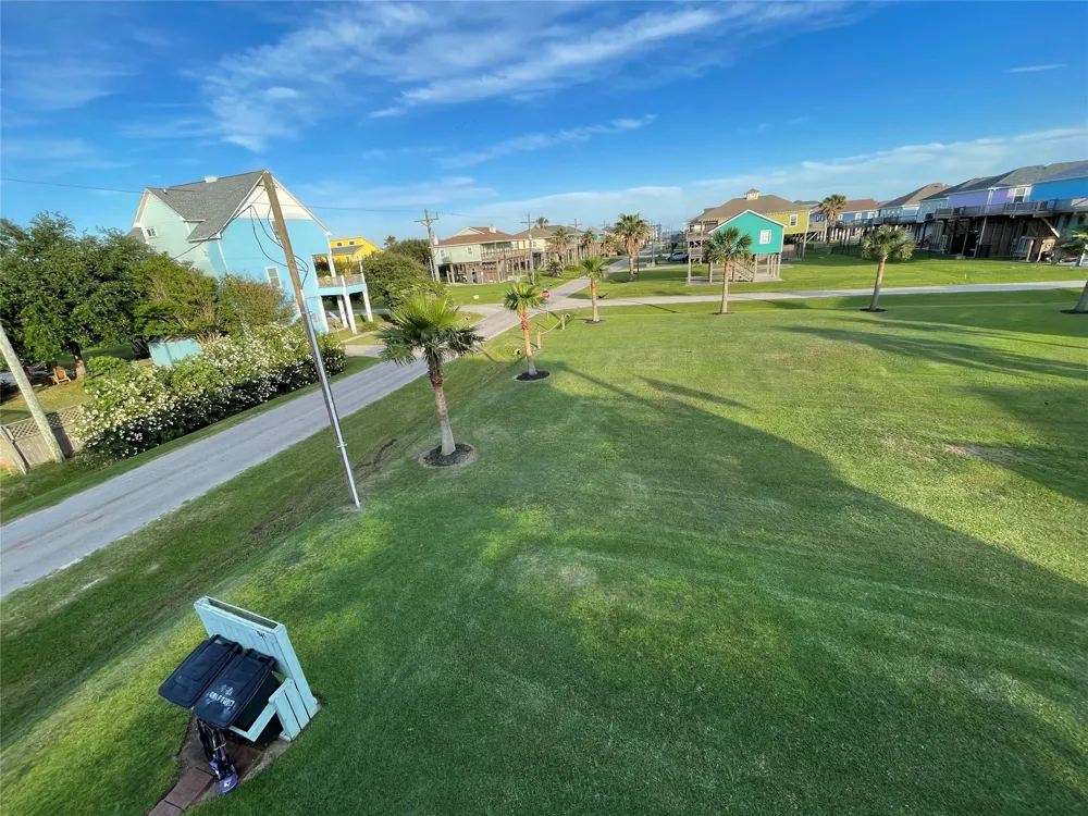 943 Gulfview Road Crystal Beach, TX 77650