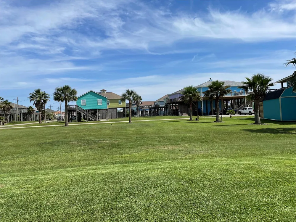 943 Gulfview Road Crystal Beach, TX 77650