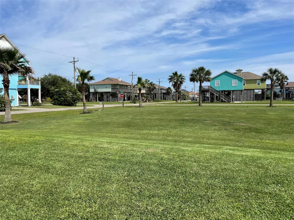 943 Gulfview Road Crystal Beach, TX 77650
