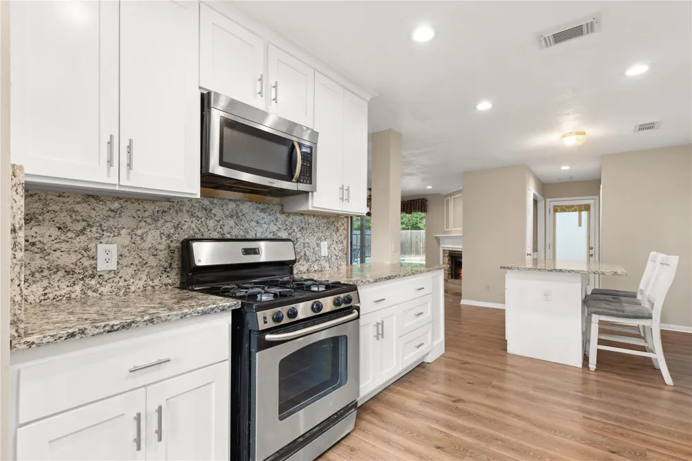 4134 Lakepointe Forest Drive Seabrook, TX 77586