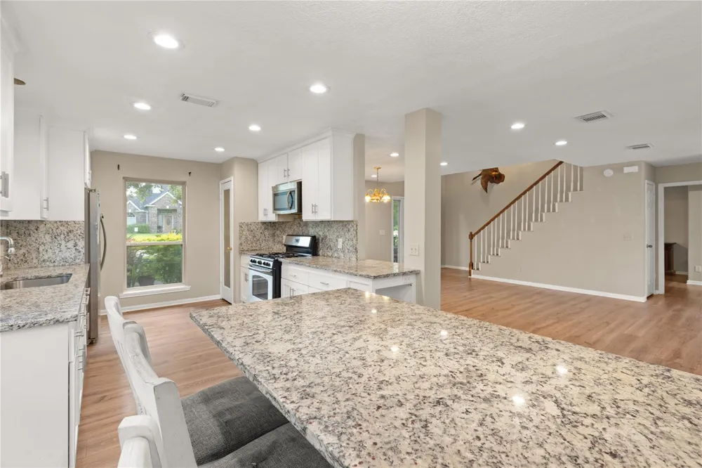 4134 Lakepointe Forest Drive Seabrook, TX 77586
