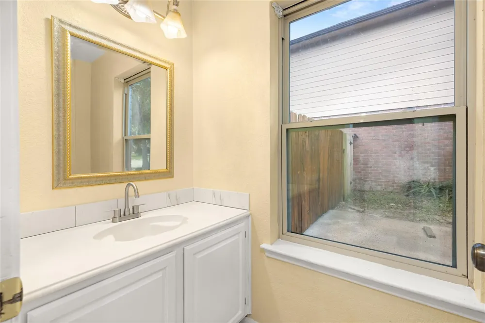 4134 Lakepointe Forest Drive Seabrook, TX 77586