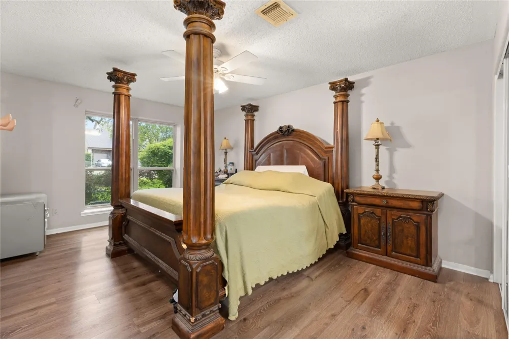 4134 Lakepointe Forest Drive Seabrook, TX 77586