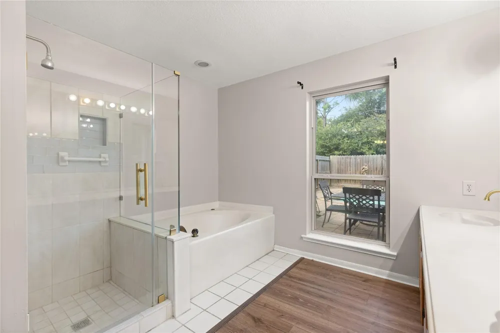 4134 Lakepointe Forest Drive Seabrook, TX 77586