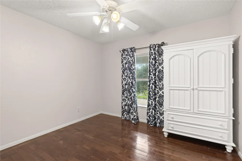 4134 Lakepointe Forest Drive Seabrook, TX 77586