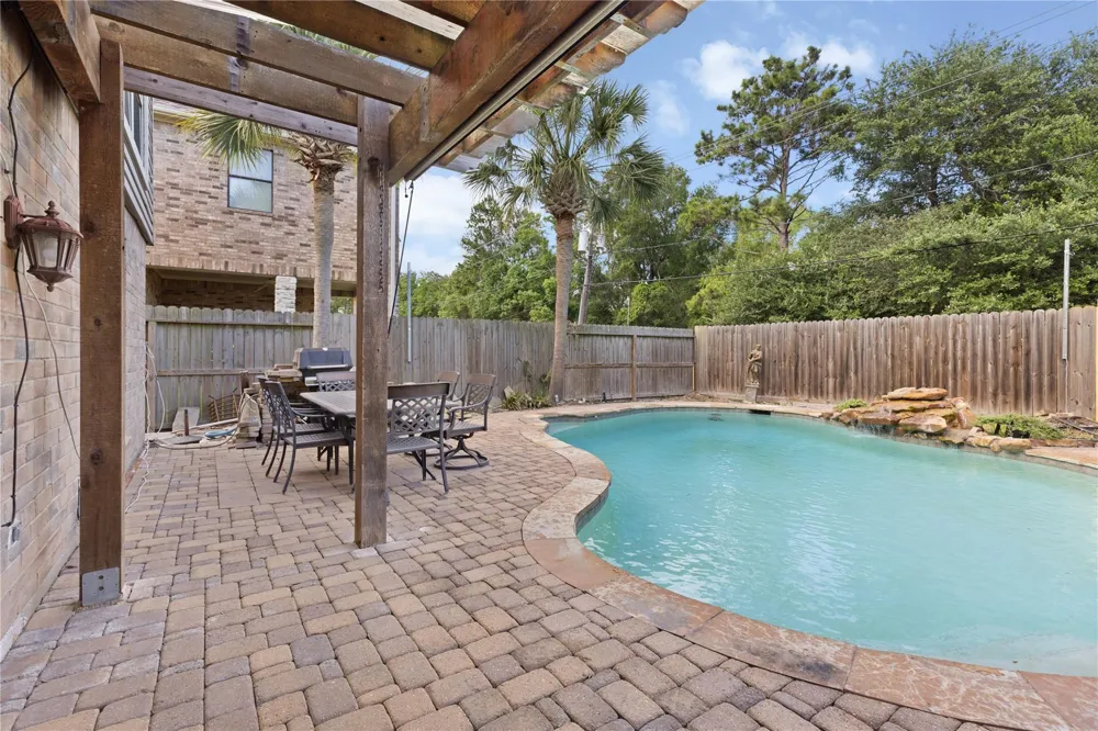 4134 Lakepointe Forest Drive Seabrook, TX 77586