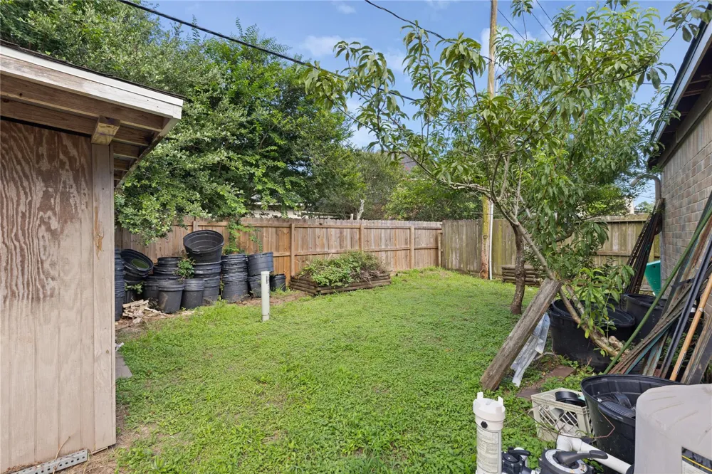 4134 Lakepointe Forest Drive Seabrook, TX 77586