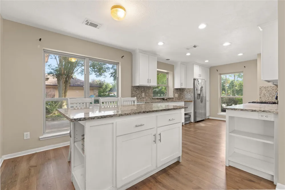 4134 Lakepointe Forest Drive Seabrook, TX 77586