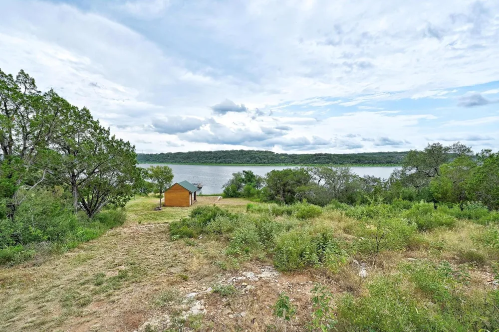 303 Lake View Drive Spicewood, TX 78669