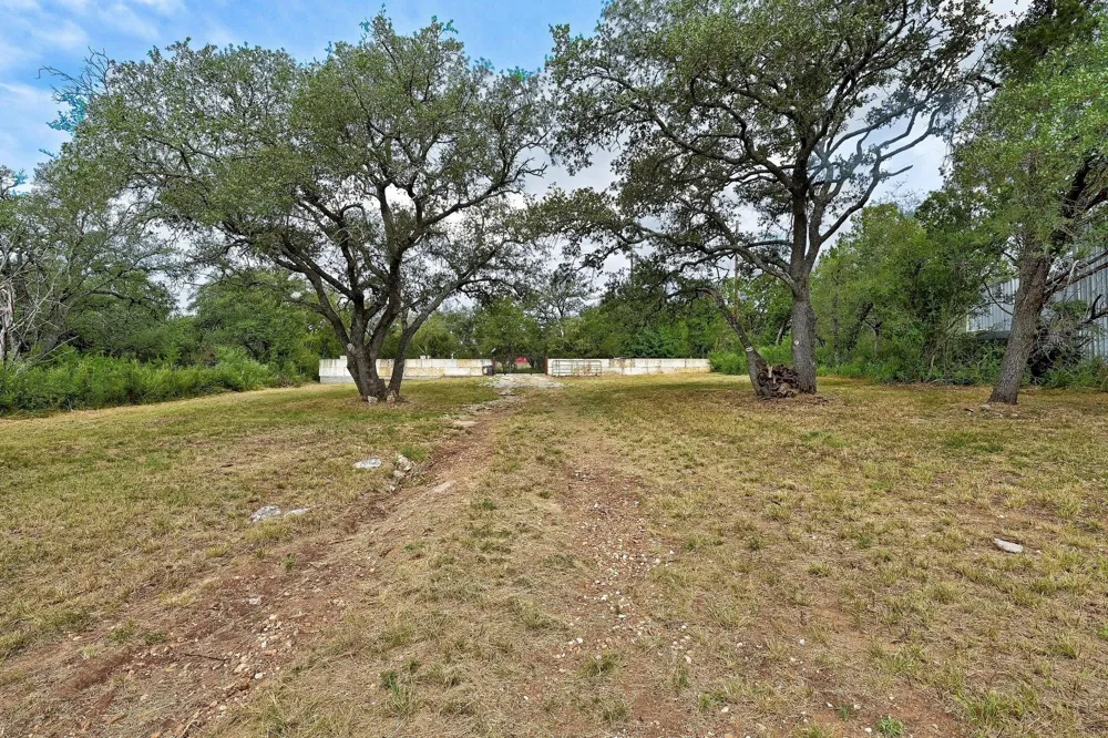 303 Lake View Drive Spicewood, TX 78669