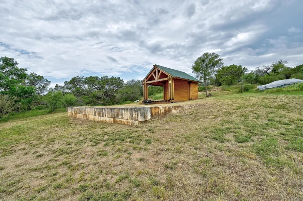 303 Lake View Drive Spicewood, TX 78669