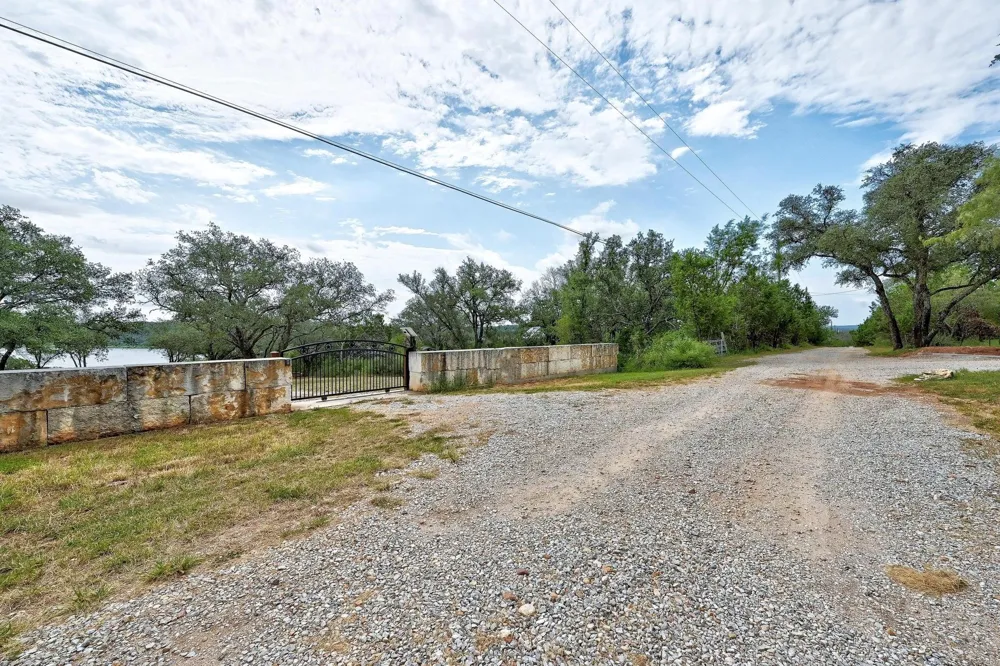 303 Lake View Drive Spicewood, TX 78669