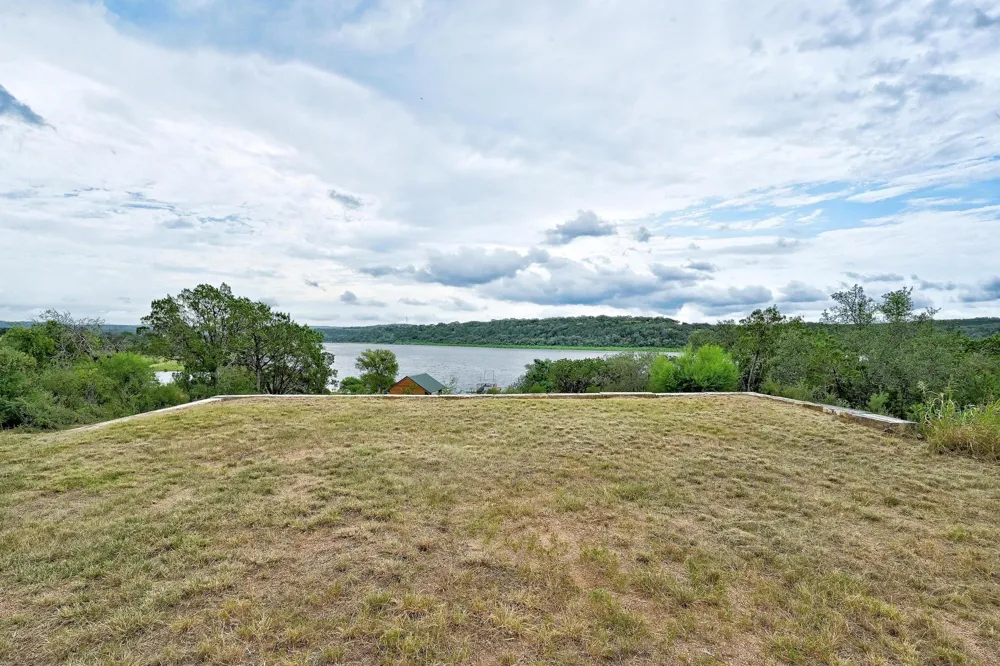 303 Lake View Drive Spicewood, TX 78669