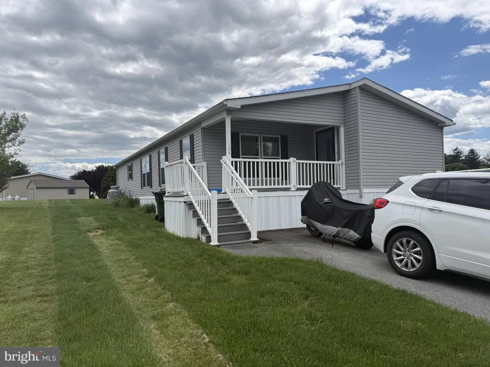 124 LISA CIRCLE York, PA 17406
