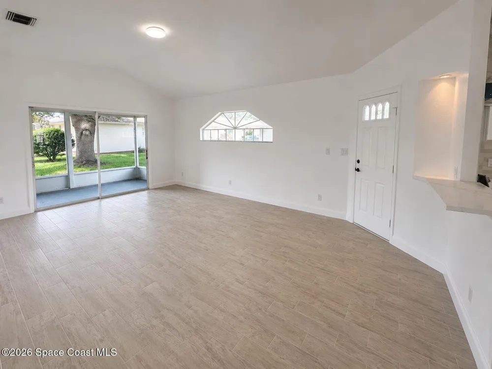 5745 King James Avenue Leesburg, FL 34748