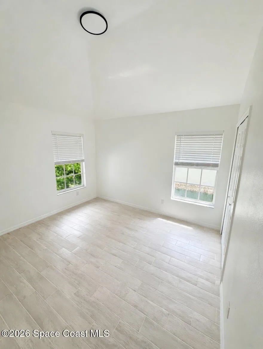 5745 King James Avenue Leesburg, FL 34748