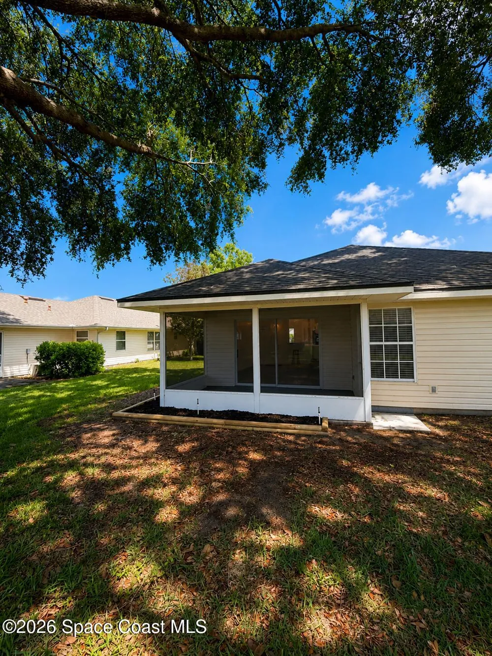 5745 King James Avenue Leesburg, FL 34748