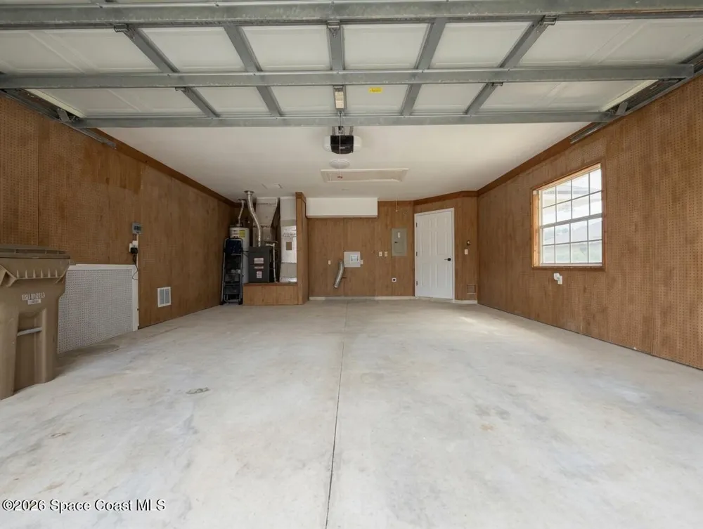 5745 King James Avenue Leesburg, FL 34748