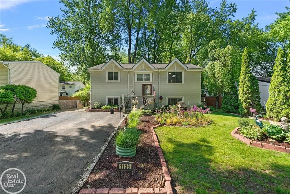 1136 Miller Road Lake Orion Village, MI 48362