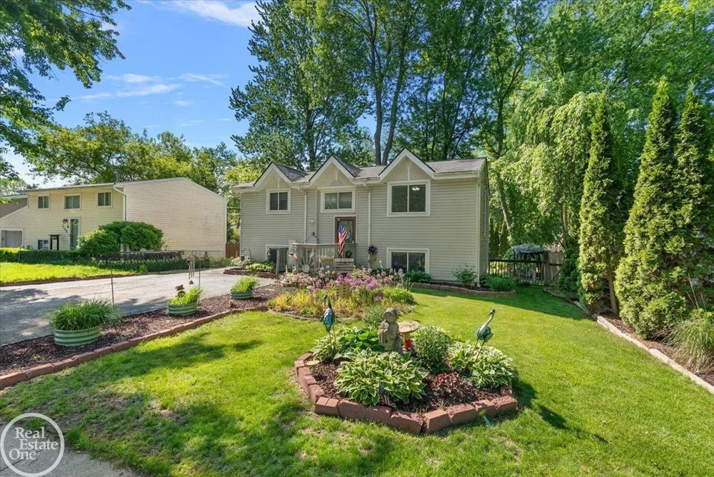 1136 Miller Road Lake Orion Village, MI 48362