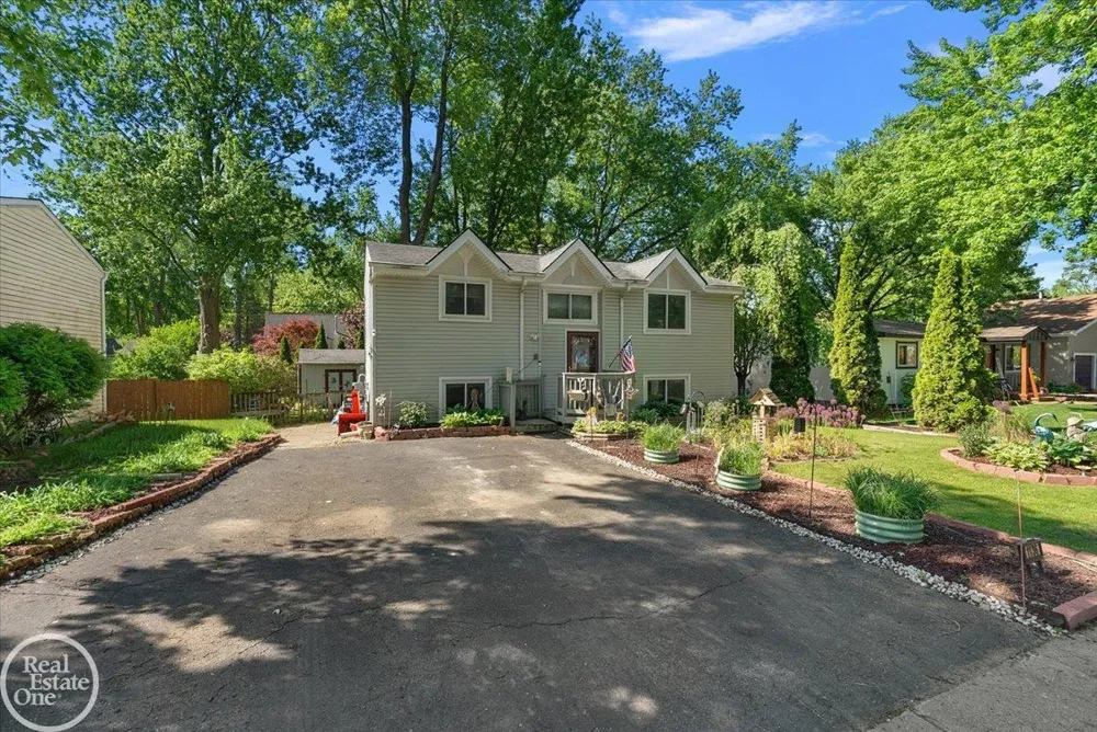 1136 Miller Road Lake Orion Village, MI 48362