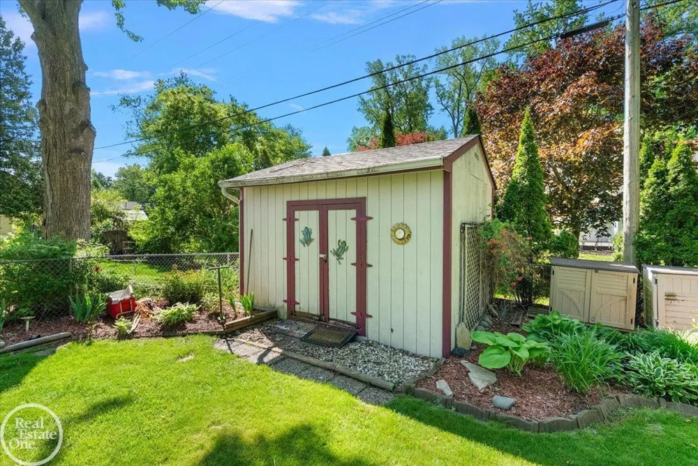 1136 Miller Road Lake Orion Village, MI 48362
