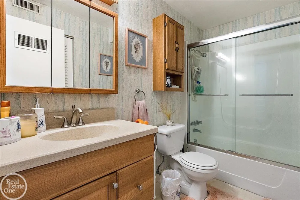 1136 Miller Road Lake Orion Village, MI 48362