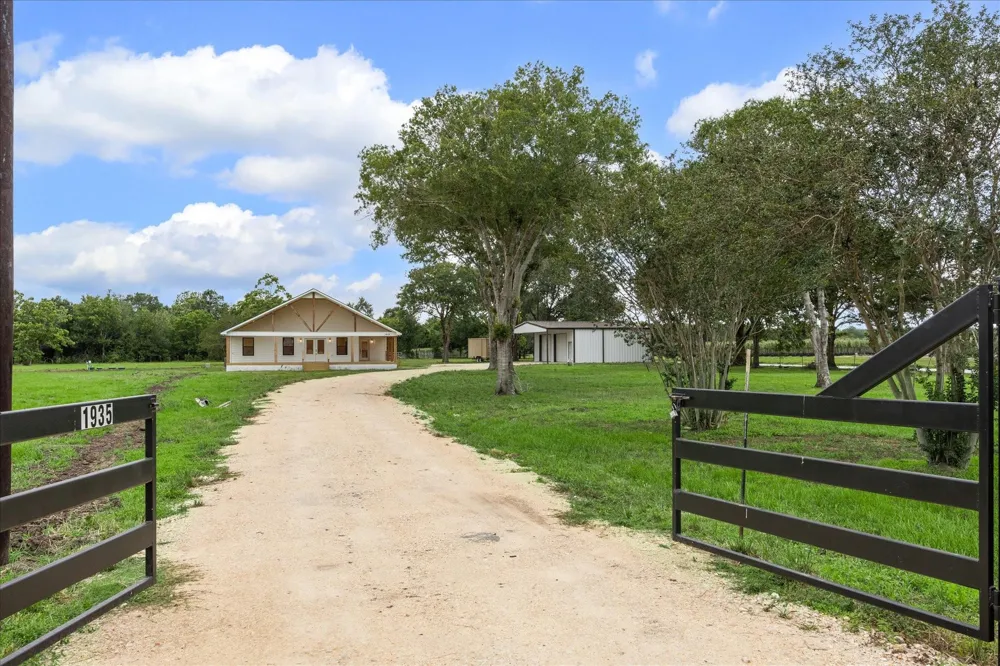 1935 Willow Road Wallis, TX 77485