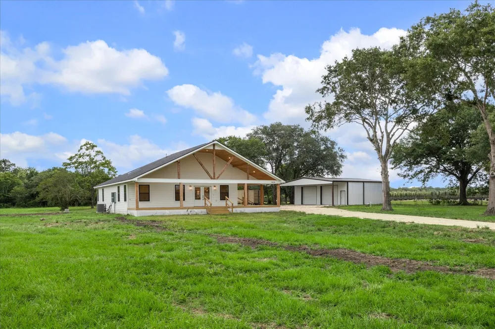 1935 Willow Road Wallis, TX 77485