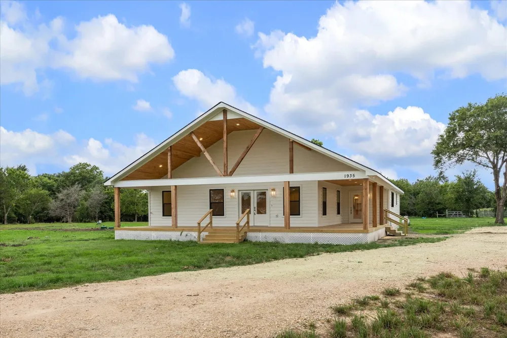 1935 Willow Road Wallis, TX 77485