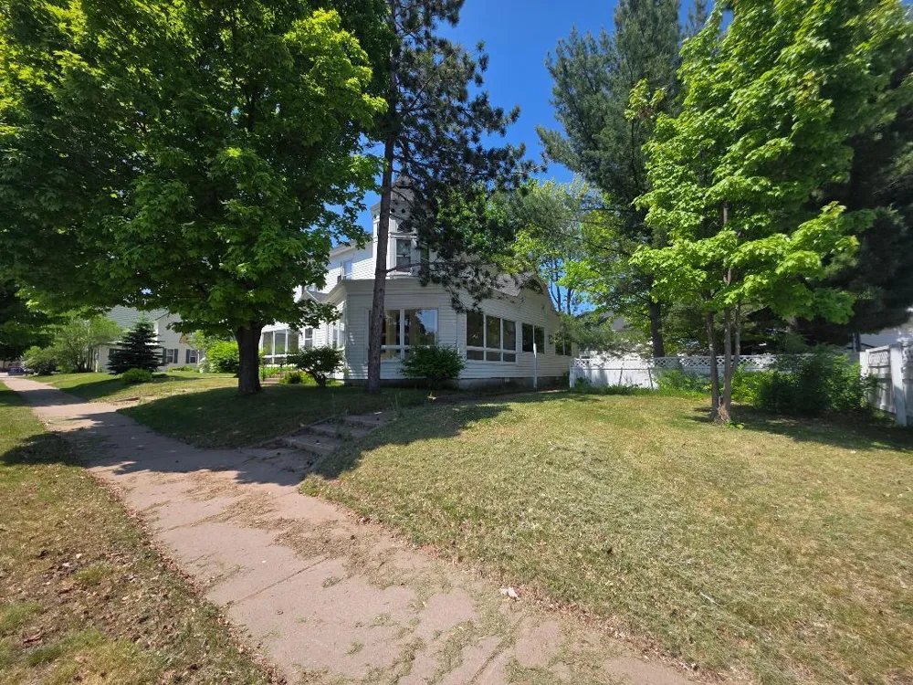 9 4th Avenue Shell Lake, WI 54871
