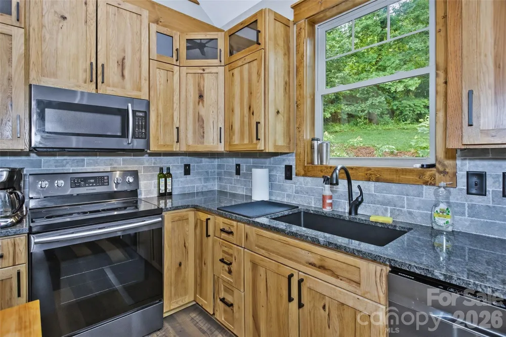 211 Wimbledon Court Leicester, NC 28748