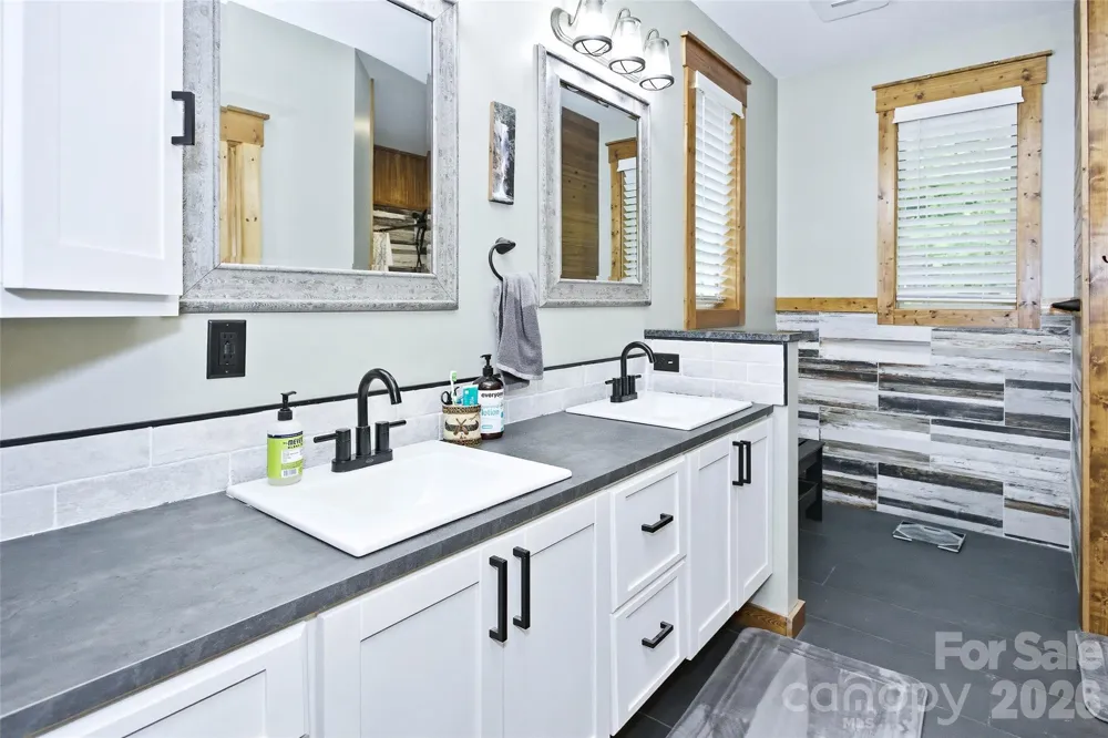 211 Wimbledon Court Leicester, NC 28748