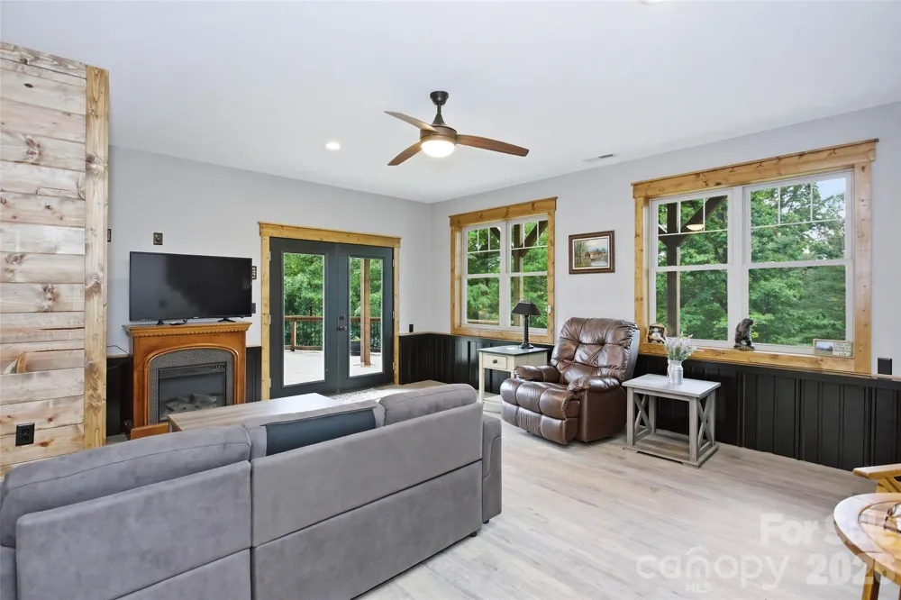 211 Wimbledon Court Leicester, NC 28748