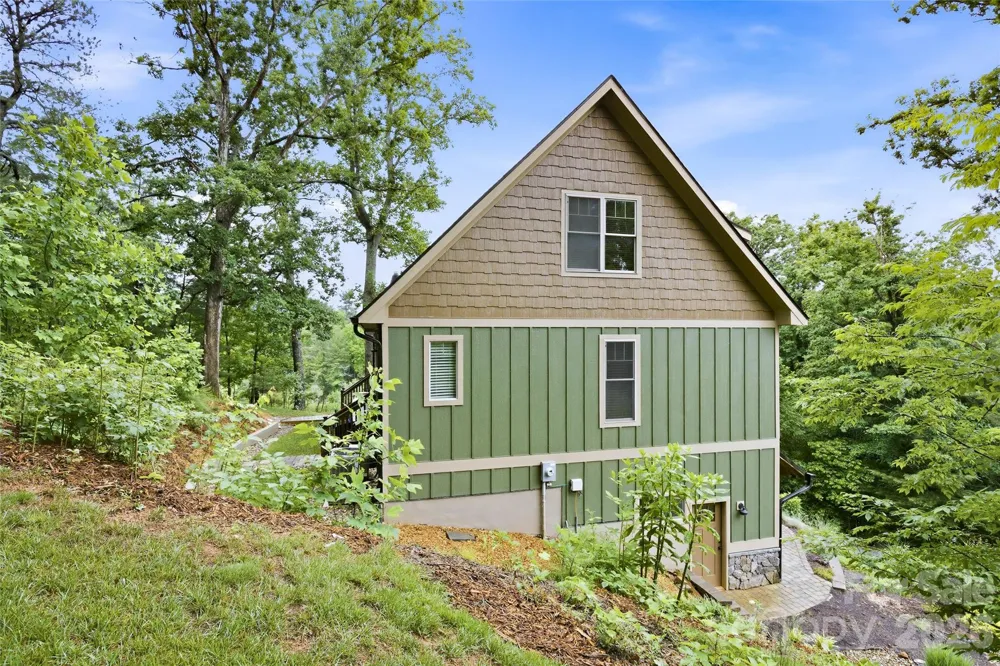 211 Wimbledon Court Leicester, NC 28748