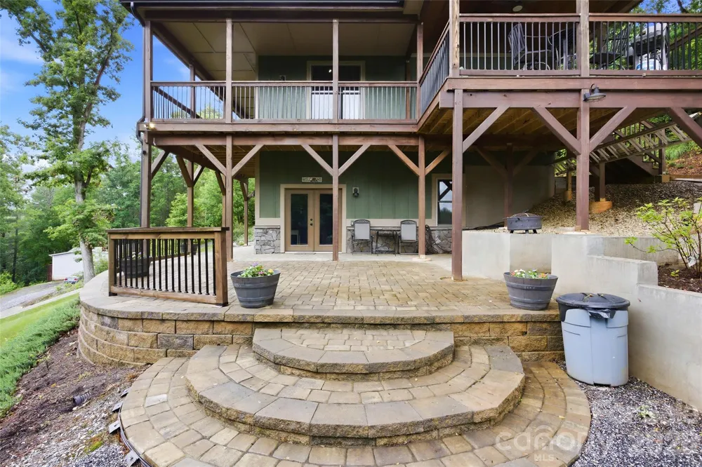 211 Wimbledon Court Leicester, NC 28748