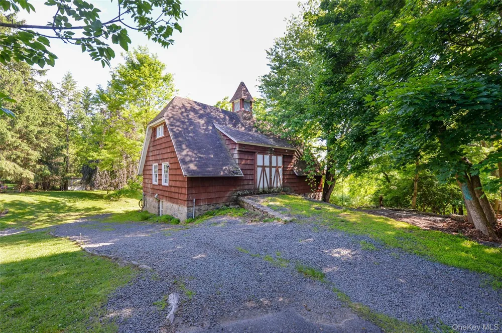 6 S Post Lane Airmont, NY 10952