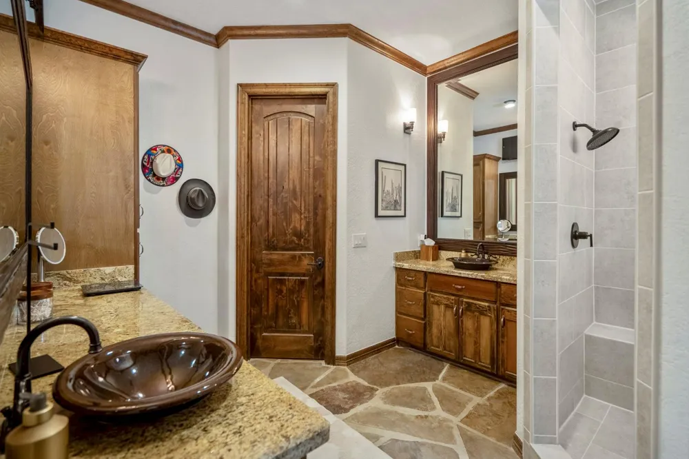 4053 County Road 158 Hallettsville, TX 77964