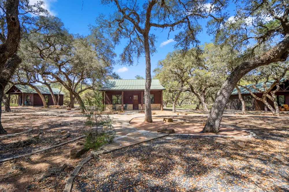 4053 County Road 158 Hallettsville, TX 77964