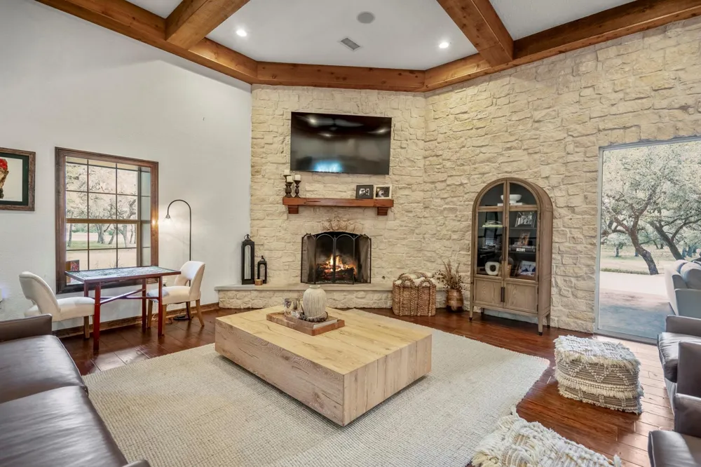 4053 County Road 158 Hallettsville, TX 77964