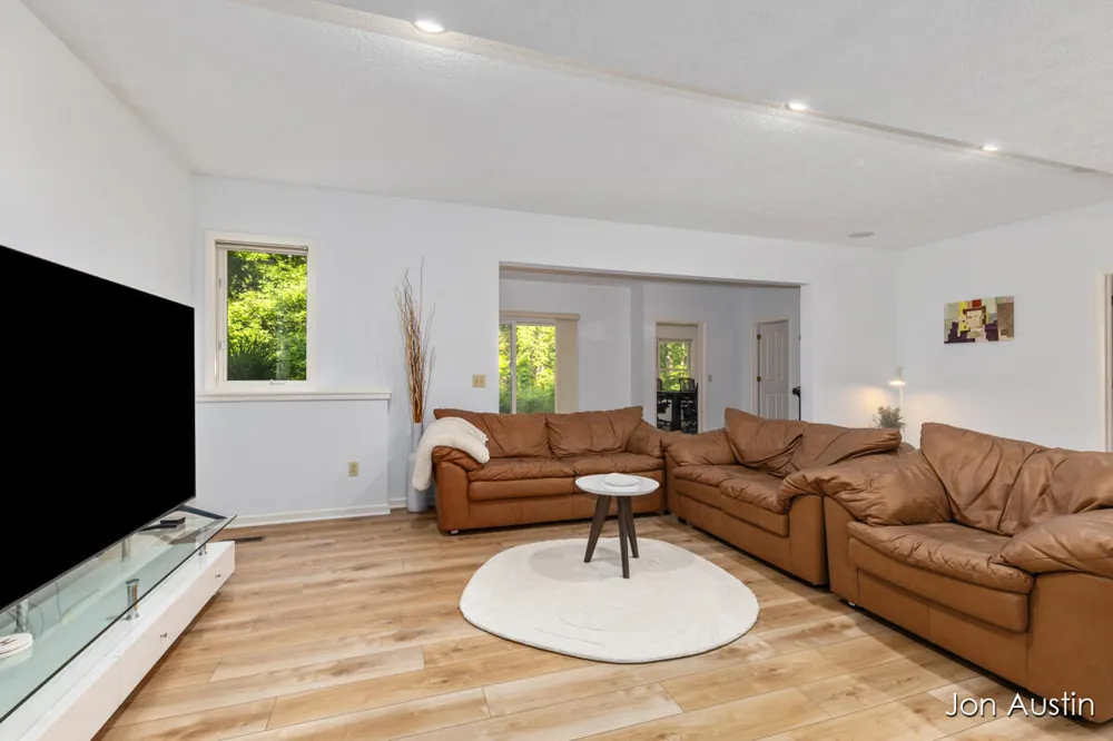 4380 Michigan Street NE Grand Rapids Charter Township, MI 49525