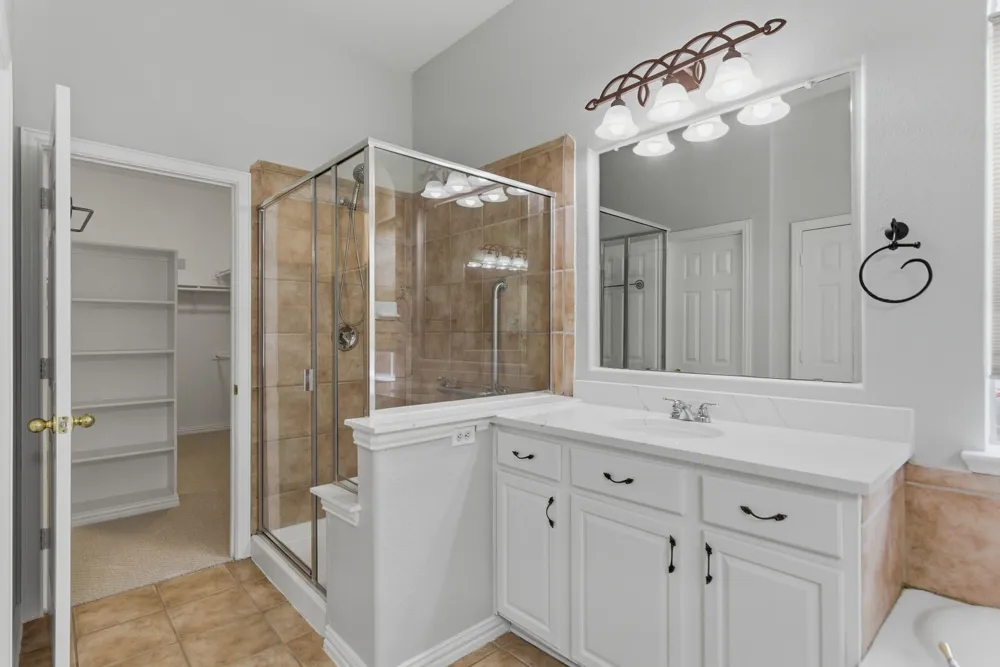 1117 Apache Lake Drive Carrollton, TX 75010