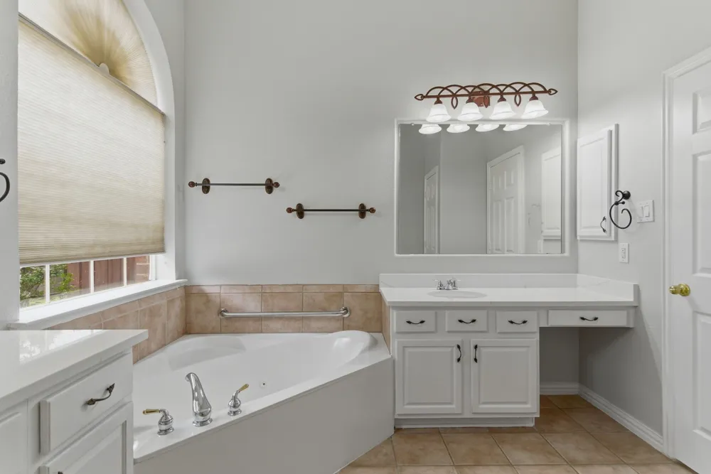 1117 Apache Lake Drive Carrollton, TX 75010