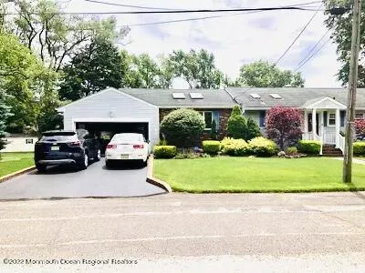 34 Hendrickson Place