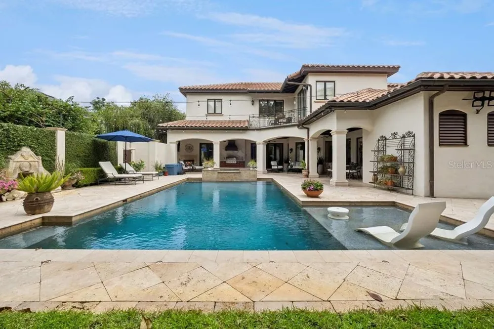 1571 WOODLAND AVENUE Winter Park, FL 32789